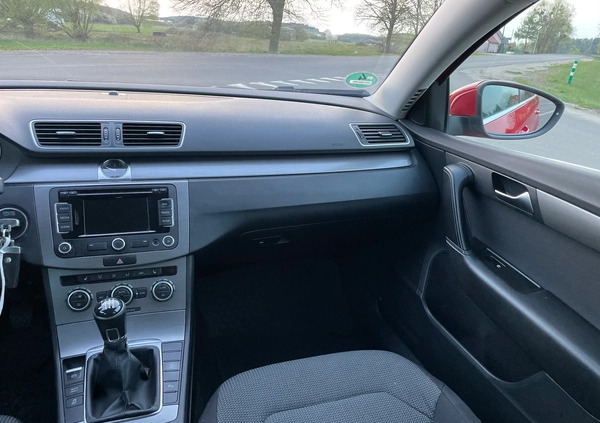Volkswagen Passat cena 25900 przebieg: 242000, rok produkcji 2012 z Nidzica małe 379